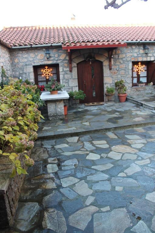 Guesthouse Karahalios Polydrossos Exterior foto