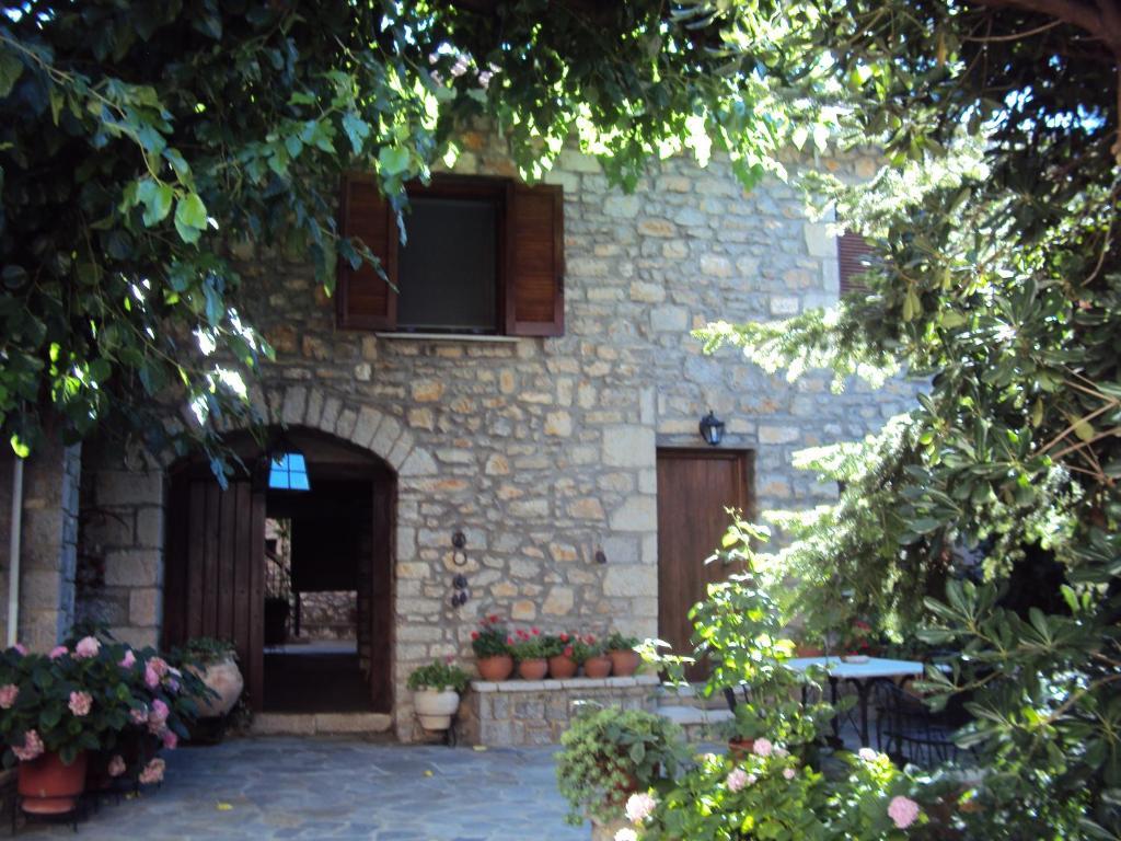Guesthouse Karahalios Polydrossos Exterior foto